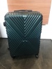 Пластиковый  чемодан с узором X. Цвет Темно-зеленый, Размер  M. Съемные колеса