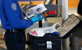 Как в аэропортах с лёгкостью вскрывают чемоданы, и Что нужно сделать, чтобы багаж доехал в целости и сохранности